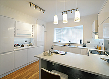 Kitchen & Breakfast Area
